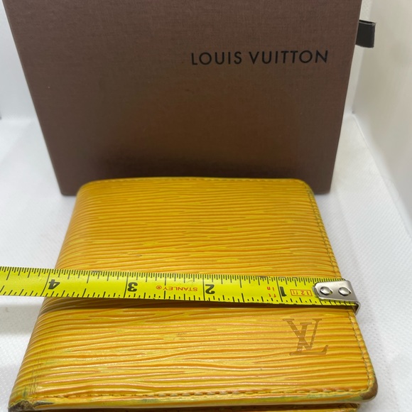 Louis Vuitton Epi Leather Porte Billes Compact Wallet - Picture 8 of 14